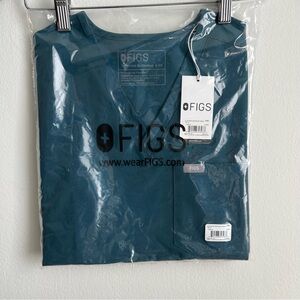 Caribbean blue Figs Catarina scrub top